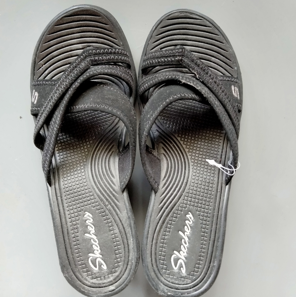 NWOT Black Sketchers wedge sandals size 6.5